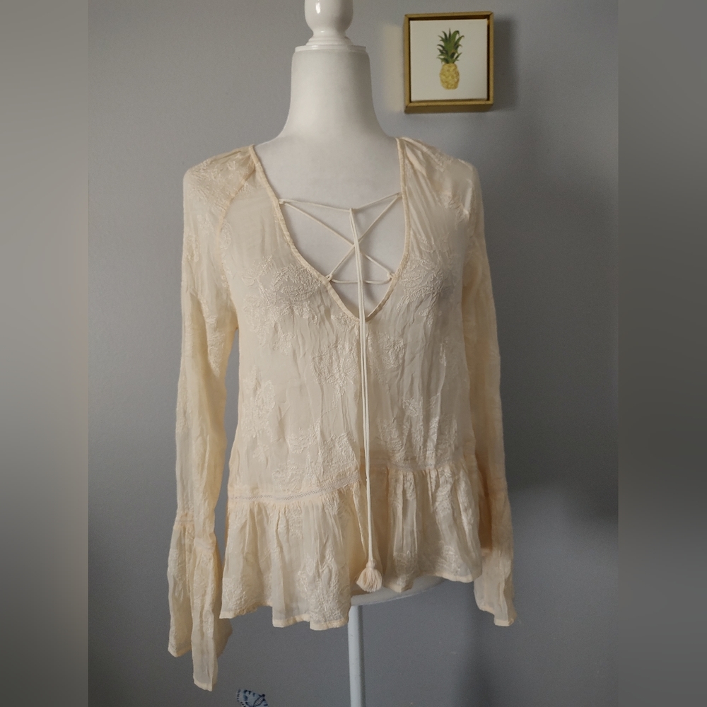 Silk Embroidered, top TJD  Blouse L size XS color beige excellent Condition Silk